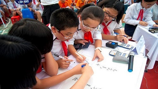 Không tổ chức các hoạt động giáo dục trái quy định, gây áp lực cho người dạy, người học