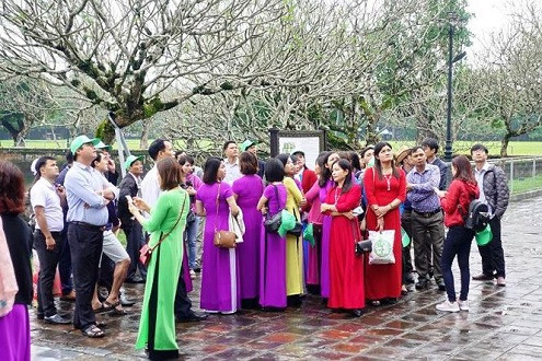 Cố đô Huế đón hơn 3 vạn khách tham quan đến “xông đất” dịp Tết Dương lịch