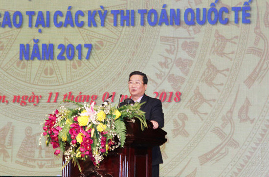 Quận Hoàn Kiếm khen thưởng 55 học sinh đạt thành tích cao tại các kỳ thi toán quốc tế năm 2017