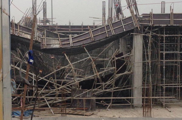 Sập giàn giáo công trình ở Hà Nội, 3 công nhân tử nạn