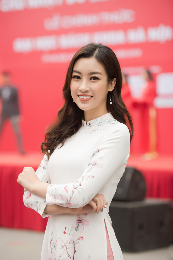 Hoa hậu Ngọc Hân, Mỹ Linh cùng diện áo dài đi hiến máu