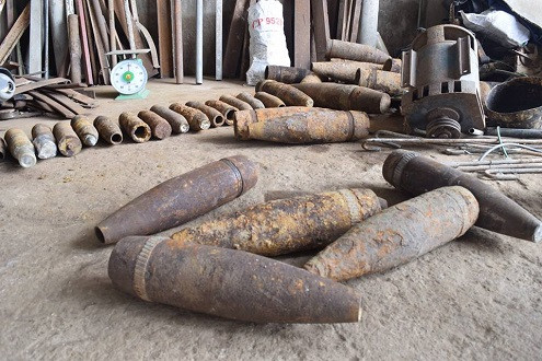 Phát hiện hàng chục vỏ đạn pháo tại cơ sở thu mua phế liệu