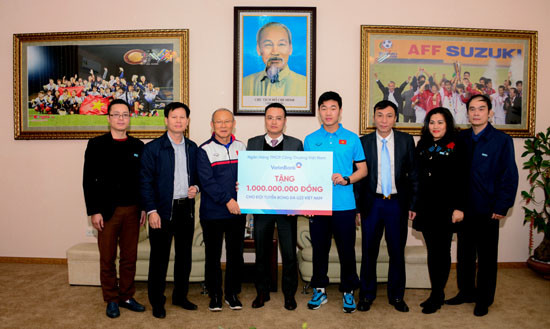 VietinBank trao tặng U23 Việt Nam 1 tỷ đồng