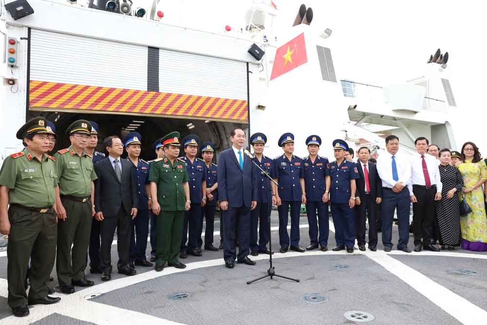 Chủ tịch nước Trần Đại Quang thăm và chúc Tết lực lượng Cảnh sát biển