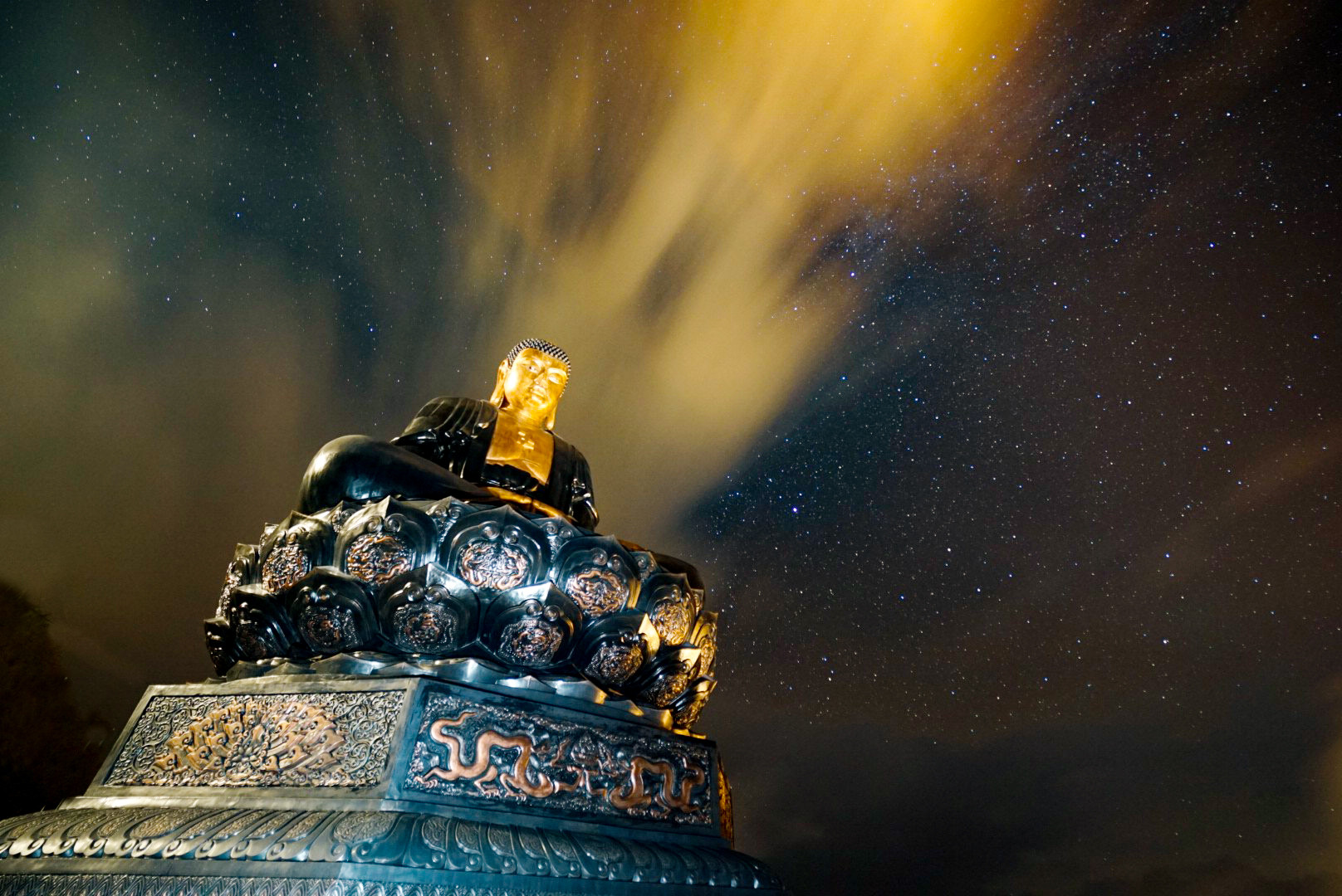 Đại tượng Phật A Di Đà lớn nhất Việt Nam được khai quang trên đỉnh Fansipan