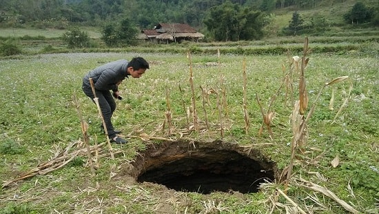 Công ty Khai khoáng Bắc Kạn nổ mìn khai thác quặng, dân bỏ chạy “lánh nạn”