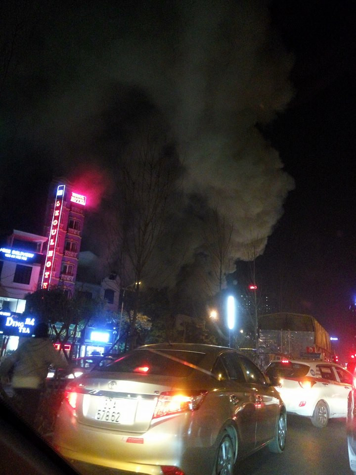 Hà Nội: Nhà 5 tầng cháy dữ dội ngày cận Tết