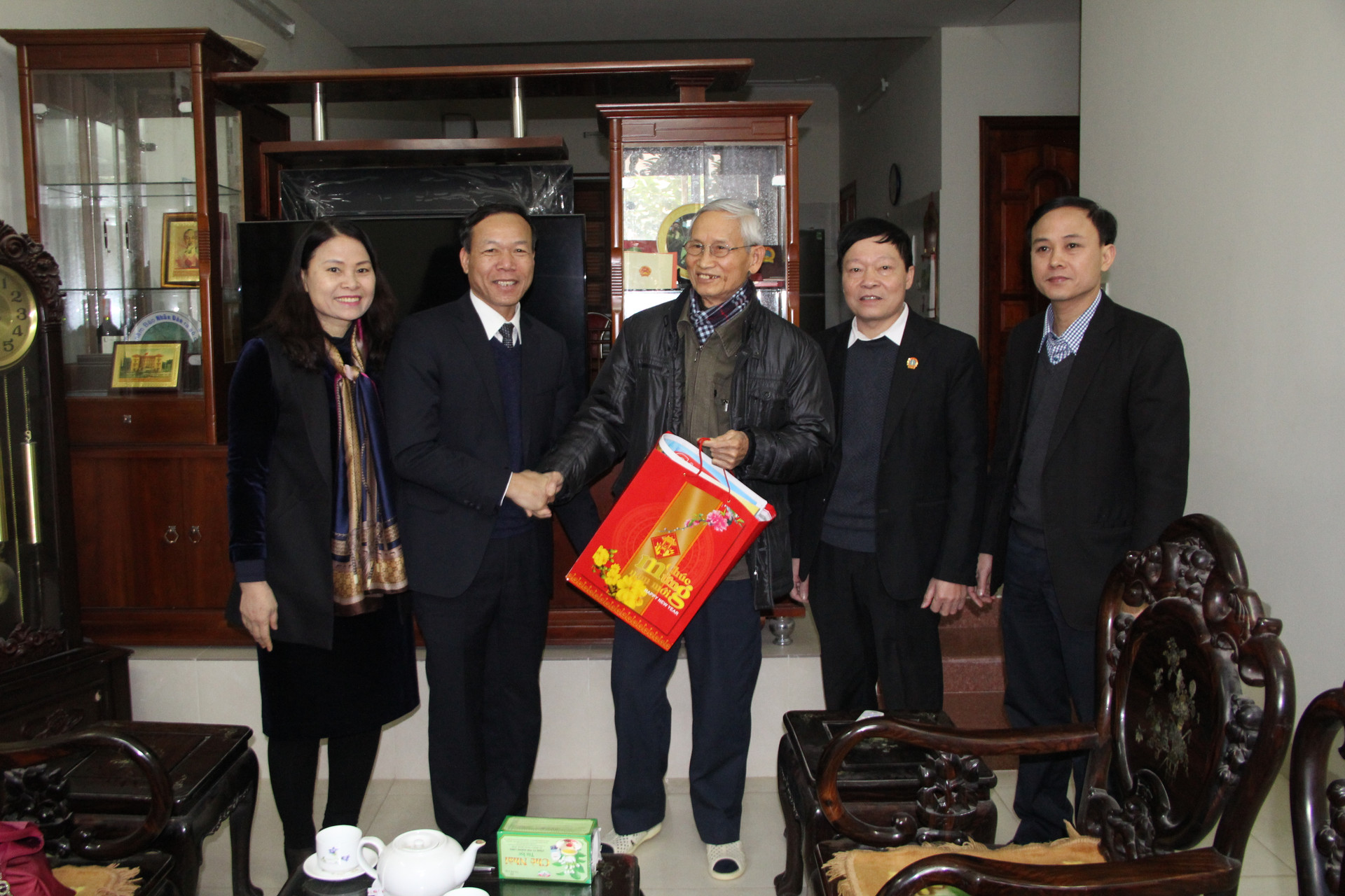 Phó Chánh án TANDTC Nguyễn Trí Tuệ chúc Tết nguyên lãnh đạo TANDTC