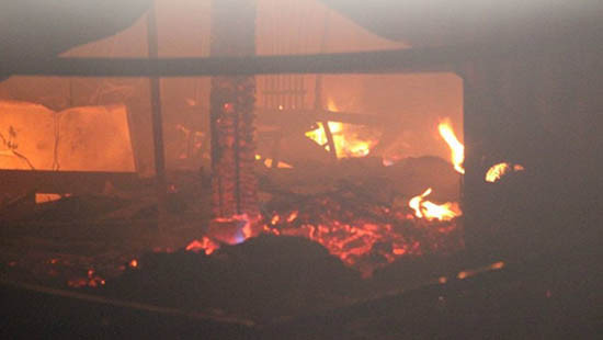 Cháy lớn ở xưởng gỗ tối 23 tháng Chạp