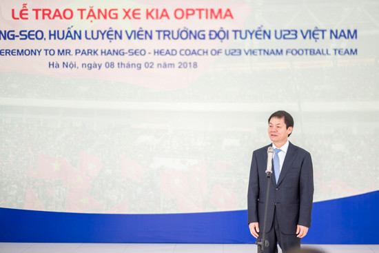 THACO trao tặng xe Kia Optima cho ông Park Hang Seo - HLV trưởng đội tuyển U23 Việt Nam