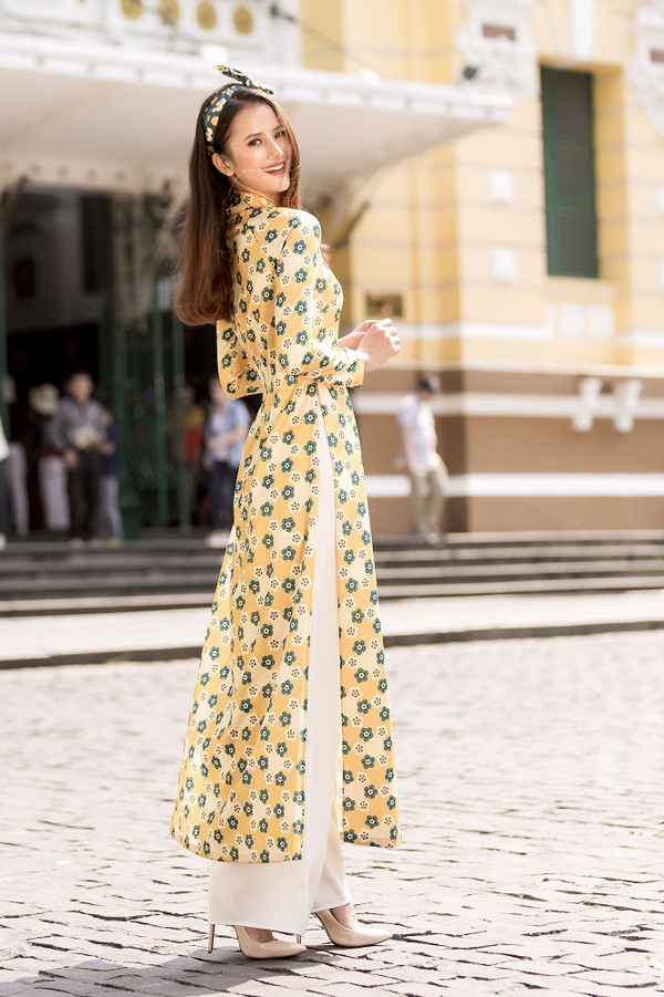 Bộ đôi quán quân Vietnam’s Next Top Model hóa cô Ba Sài Gòn dạo phố