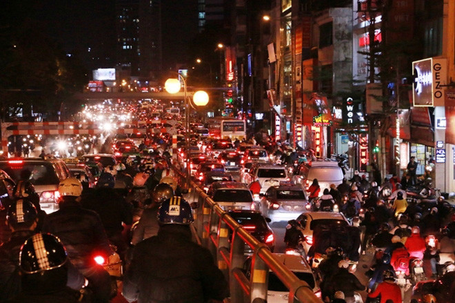 Ám ảnh giao thông ở Hà Nội ngày cận Tết