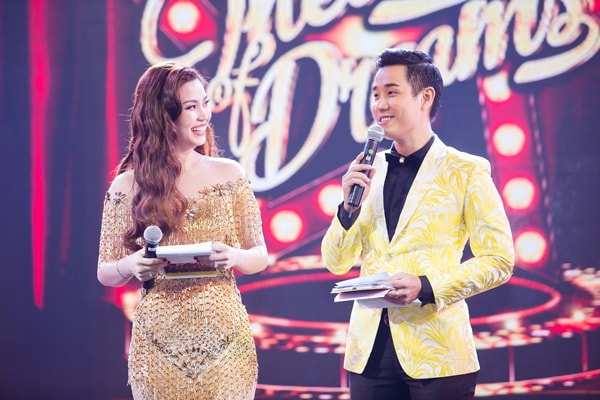 Á hậu Diễm Trang đắt show MC dịp cuối năm ngay khi trở lại showbiz