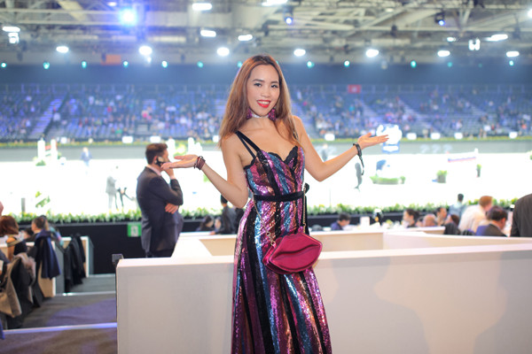 Giáp Tết, siêu mẫu Hà Anh vẫn tất bật đi dự sự kiện ở nước ngoài 