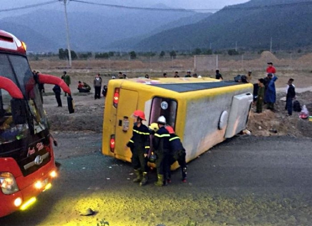 Vụ lật xe khách làm 13 người thương vong: Lời kể các nạn nhân 