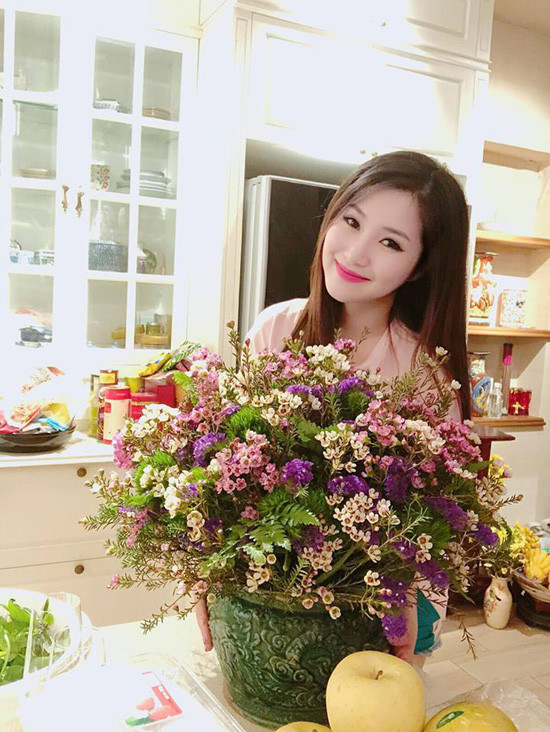 Sao Việt đón tết 2018: Nhà nhà ngập hoa mỗi người một vẻ