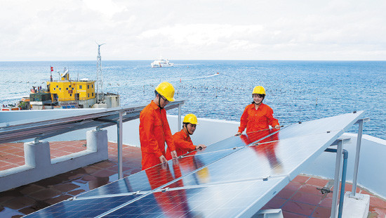 Hoàn thành sửa chữa nâng cấp hệ thống năng lượng sạch trên quần đảo Trường Sa
