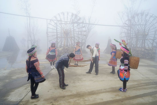 Du khách choáng ngợp trước đại địa lan 314 cành ở Sun World Fansipan Legend