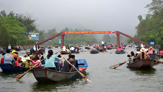 Lễ hội chùa Hương 2018: Không để xuồng máy vận chuyển khách trên suối Yến