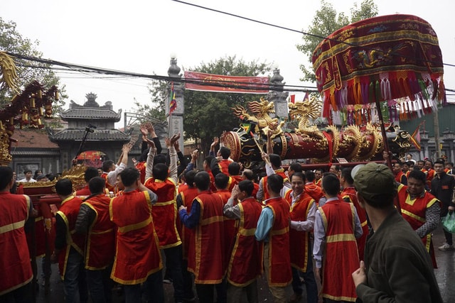 Tiếng trống khai hội, cả nước vào xuân