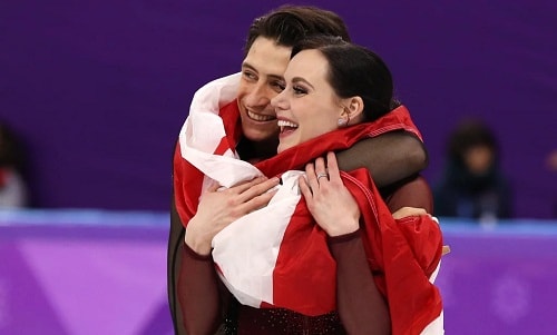 Tessa Virtue và Scott Moir gây sốt vì bài biểu diễn hoàn hảo. Ảnh: Reuters.