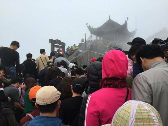 Hàng nghìn người về dự Lễ khai hội Xuân Yên Tử 2018