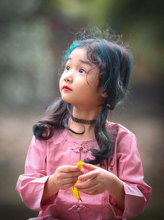 Bộ ảnh “Lễ chùa đầu năm” trong veo của bé  gái 5 tuổi đốn tim dân mạng