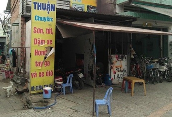 Nhóm côn đồ xông vào tiệm sơn, ném bom xăng truy sát nhân viên