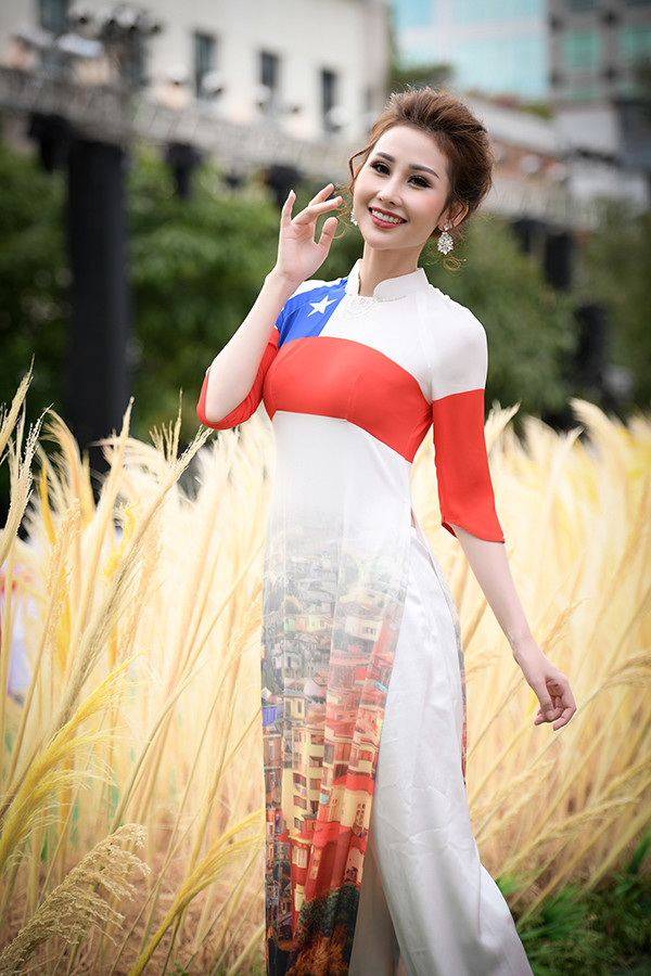 Đỗ Trịnh Hoài Nam tận tay chỉnh áo cho Hoa hậu Nam Em trước giờ G