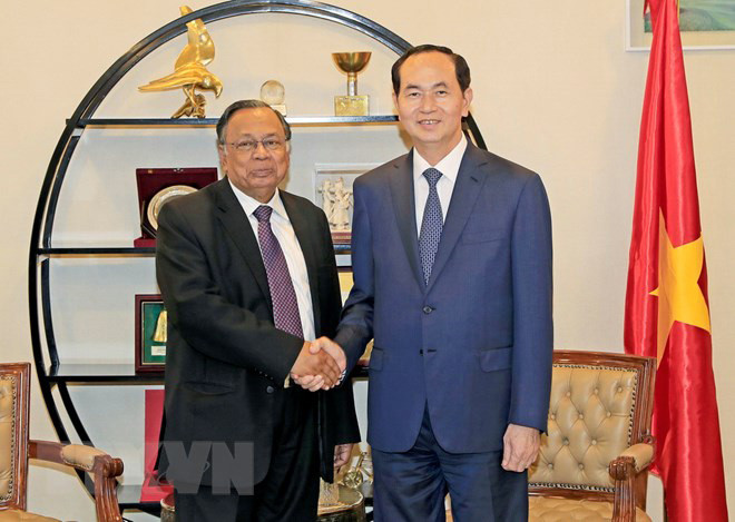 Chủ tịch nước thăm Đại sứ quán VN, cộng đồng người Việt tại Bangladesh