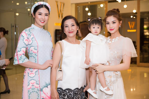 Sao Việt mang cả gia đình lên thảm đỏ Asian Kids Fashion Week 