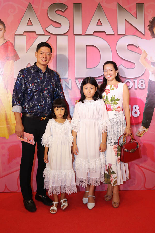 Sao Việt mang cả gia đình lên thảm đỏ Asian Kids Fashion Week 