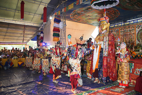Đức Gyalwang Drukpa chủ trì đại lễ cầu an lớn nhất tại Bảo tháp Tây Thiên