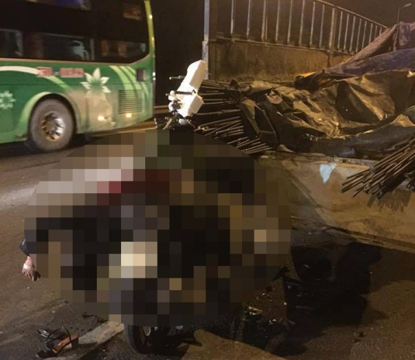 Vụ xe máy tông vào xe tải chở sắt: Nạn nhân thứ 2 đã tử vong