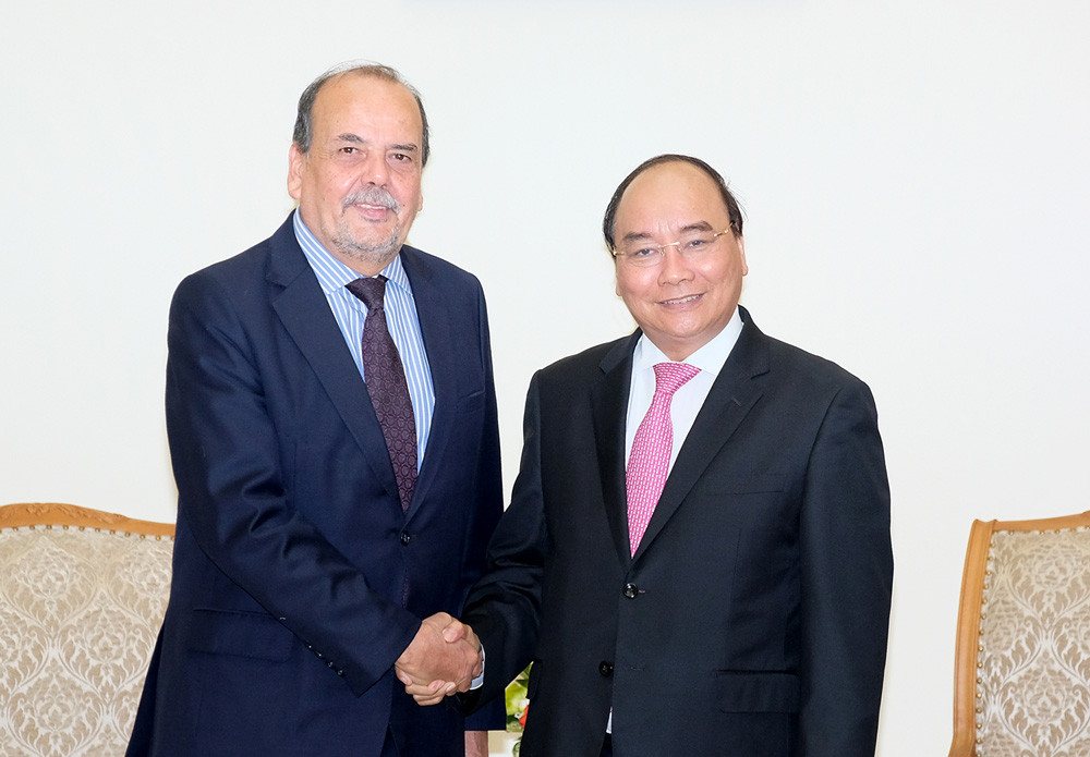 Thủ tướng tiếp Đại sứ Chile; Phó Chủ tịch Tập đoàn Lotte 