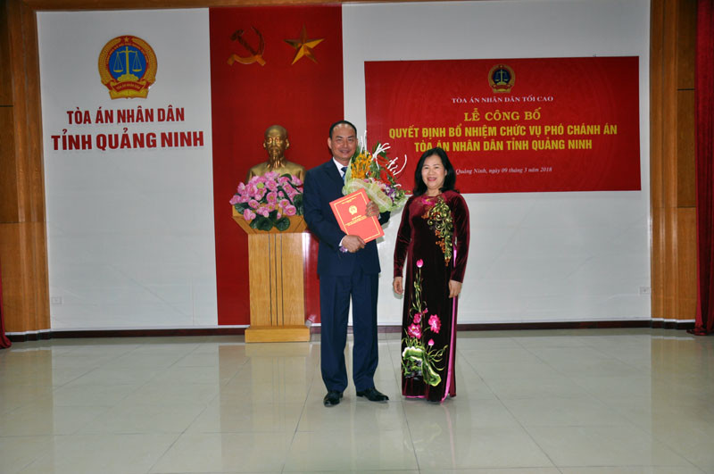 Trao Quyết định bổ nhiệm chức vụ Phó Chánh án TAND tỉnh Quảng Ninh