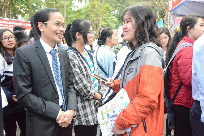 Gần 150 gian tư vấn của trường ĐH, CĐ về tuyển sinh tại Hà Nội