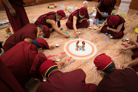 Kỷ lục Việt Nam được trao cho tranh Mandala Phật Quan Âm bằng ngọc đá quý lớn nhất