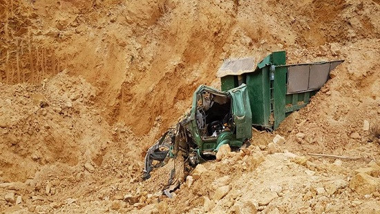 Hà Nội: Sập mỏ đất, một tài xế bị vùi lấp tử vong