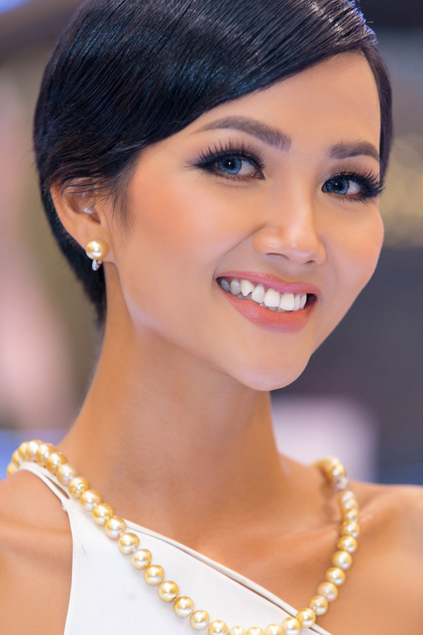 Vẻ đẹp hoàn hảo của Top 3 Hoa hậu hoàn vũ Việt Nam 2017