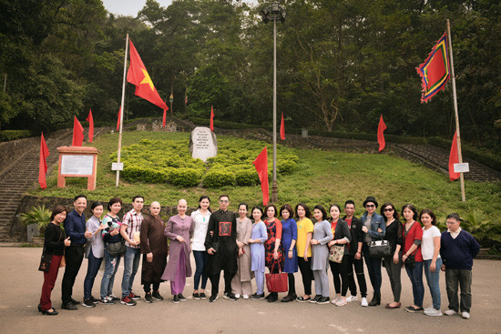Hành trình về nguồn của NTK Đỗ Trịnh Hoài Nam và học trò