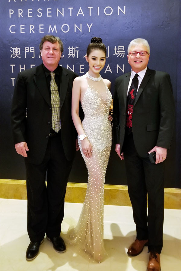Jolie Nguyễn kiêu kì toả sáng trên thảm đỏ điện ảnh quốc tế