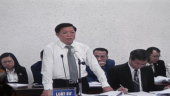 Các luật sư tập trung gỡ tội cho bị cáo Đinh La Thăng 