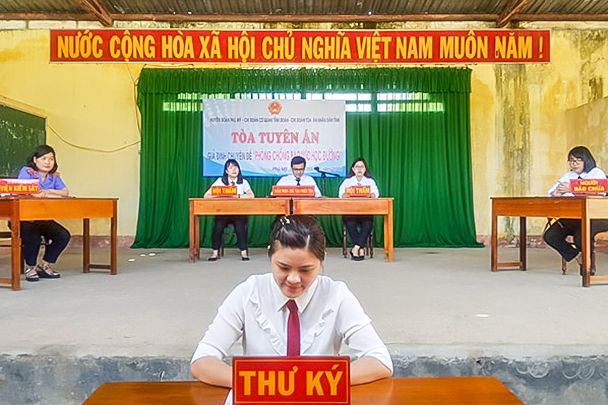 Chi đoàn TAND tỉnh Bình Định tổ chức chuyên đề giả định “Tòa tuyên án”