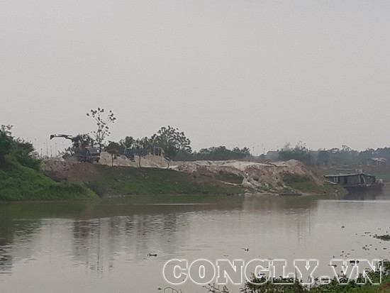 Hà Nội: Cát tặc mặc sức “đại náo” sông Cà Lồ