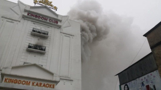 Cháy lớn quán karaoke ở Hà Tĩnh, khói lửa bùng phát dữ dội