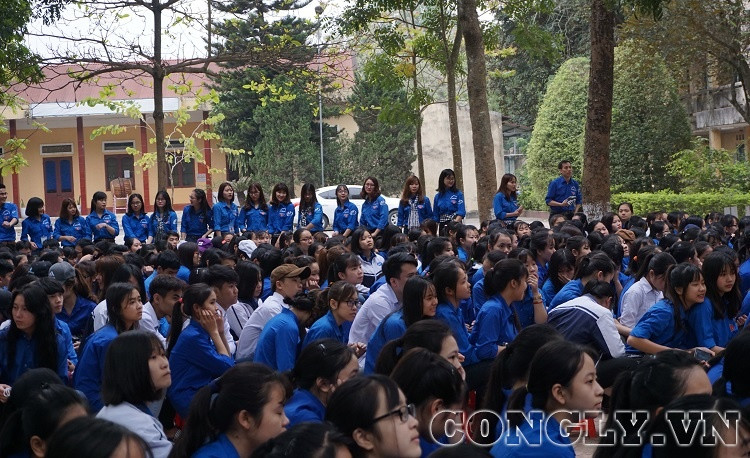Thanh Hóa: Hàng trăm học sinh THPT tham dự ngày hội tư vấn hướng nghiệp