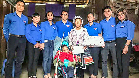 Chi đoàn TAND tỉnh Lai Châu thực hiện chương trình tình nguyện trong Tháng thanh niên năm 2018