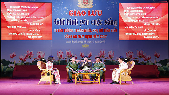 Công an Nam Định: Tuyên dương thanh niên, phụ nữ tiêu biểu Công an tỉnh
