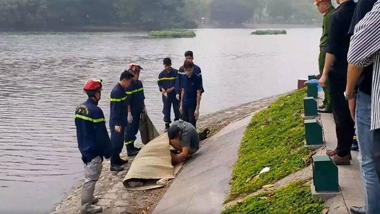 Hà Nội: Tá hỏa phát hiện thi thể 2 sinh viên dưới hồ Bảy Mẫu